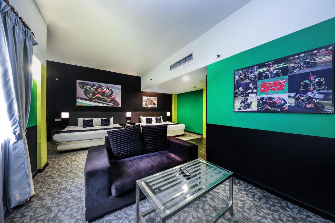 Oyo Capital O 89357 Unicorn Hotel Сери-Кембанган Экстерьер фото
