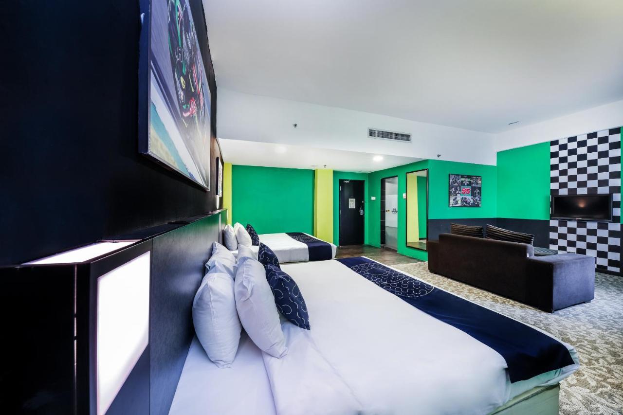 Oyo Capital O 89357 Unicorn Hotel Сери-Кембанган Экстерьер фото