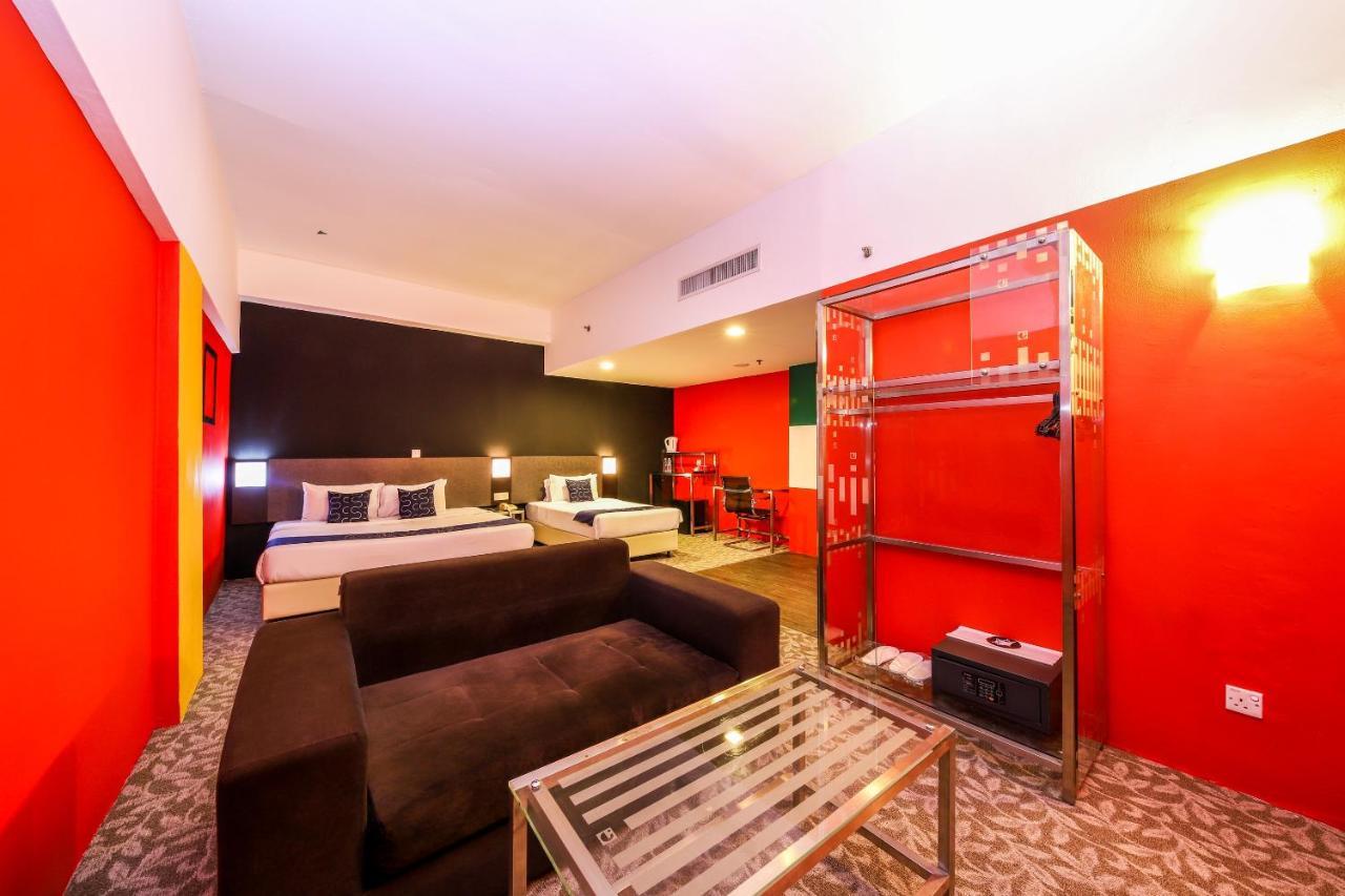 Oyo Capital O 89357 Unicorn Hotel Сери-Кембанган Экстерьер фото