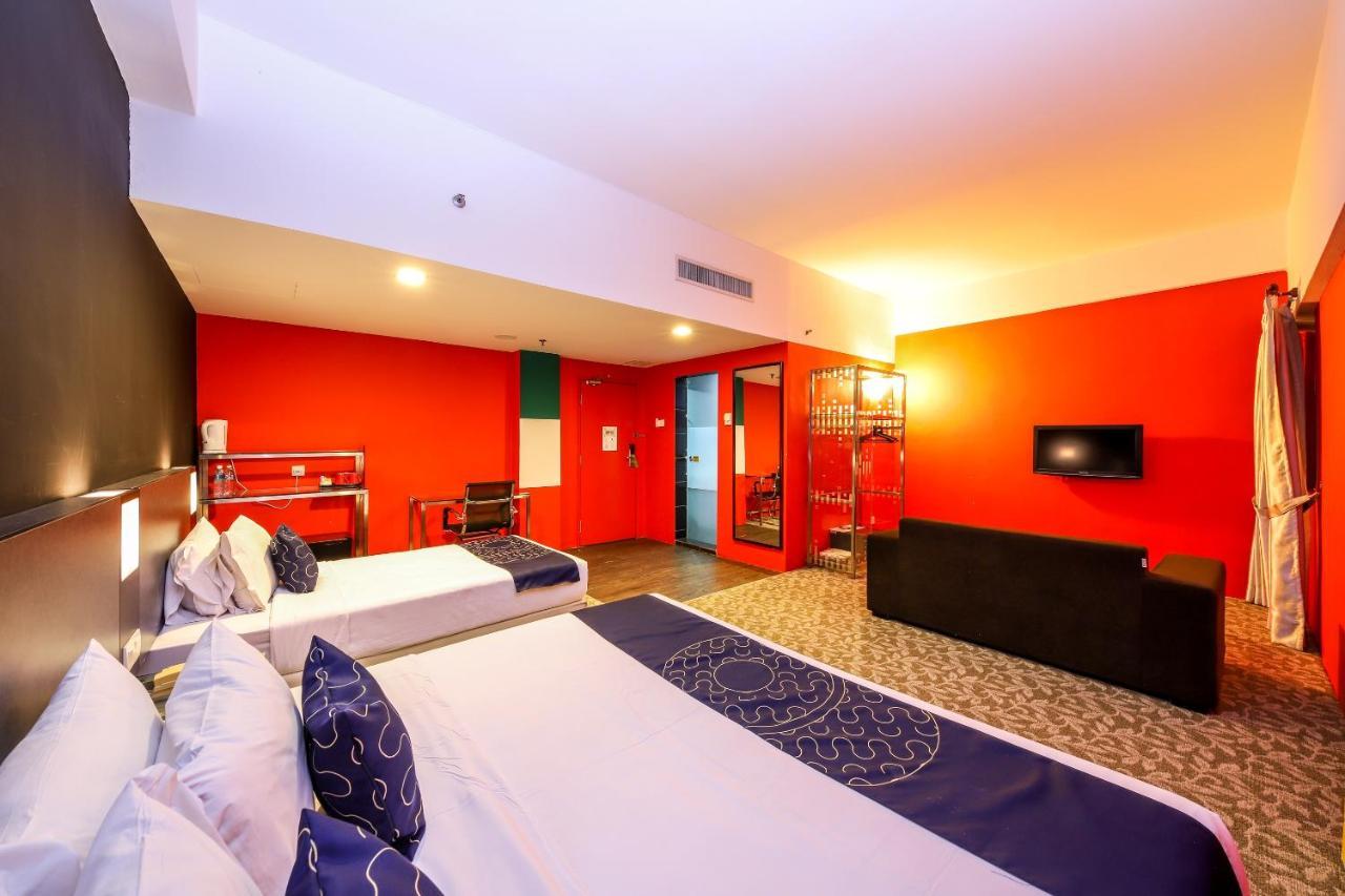 Oyo Capital O 89357 Unicorn Hotel Сери-Кембанган Экстерьер фото