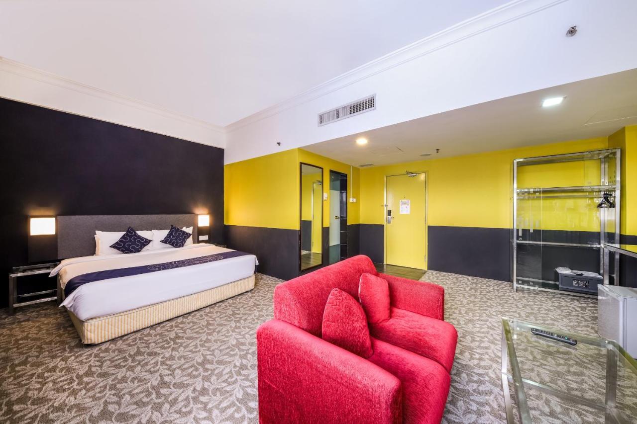 Oyo Capital O 89357 Unicorn Hotel Сери-Кембанган Экстерьер фото