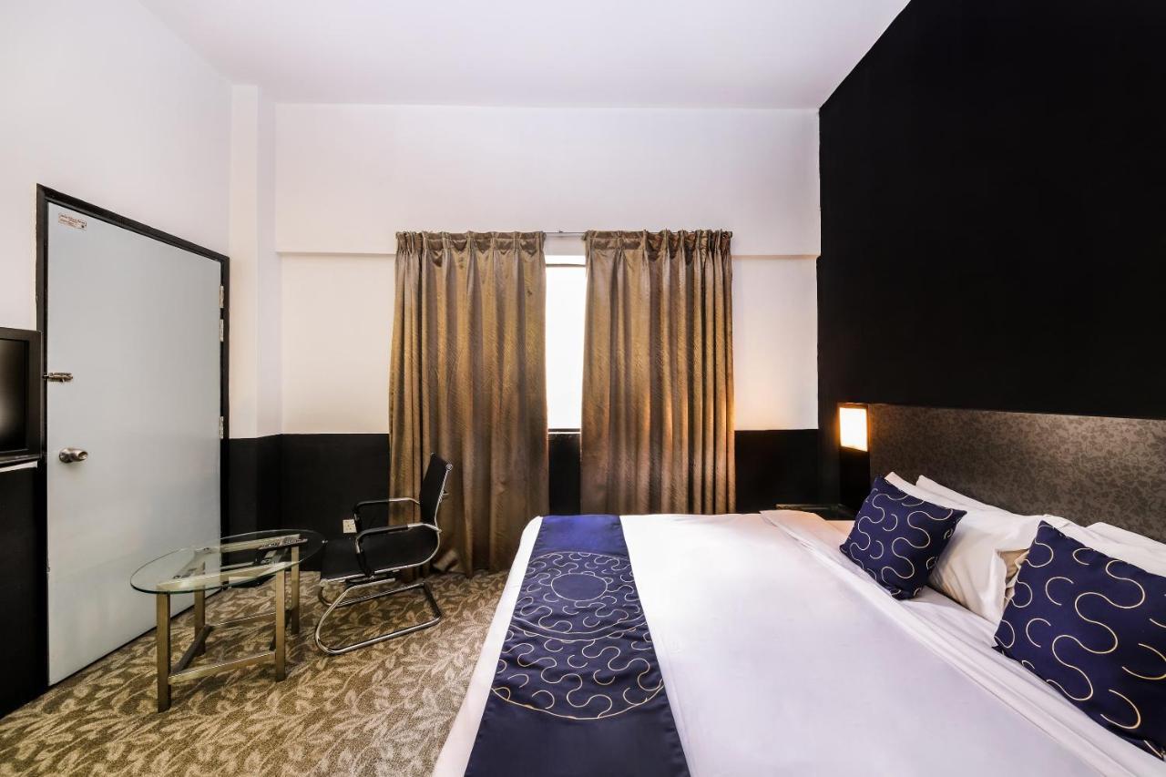 Oyo Capital O 89357 Unicorn Hotel Сери-Кембанган Экстерьер фото